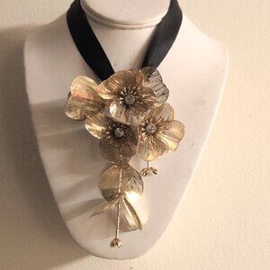 NEW  Gold Metal Extra Large Floral Flower Rhinestone Statement Necklace
